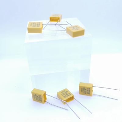 Widerstrebende und kapazitive gelbe Farbe des Druck-Entlastungs-Kondensator-0.1UF 310V P7.5MM